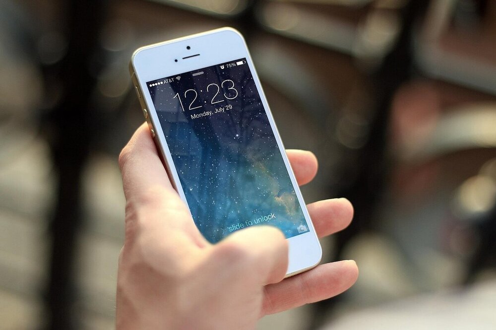 iphone-410324.jpg